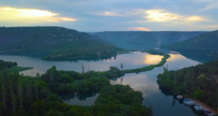 Vista de pájaro de Croacia, Europa – Película de drones ambientales